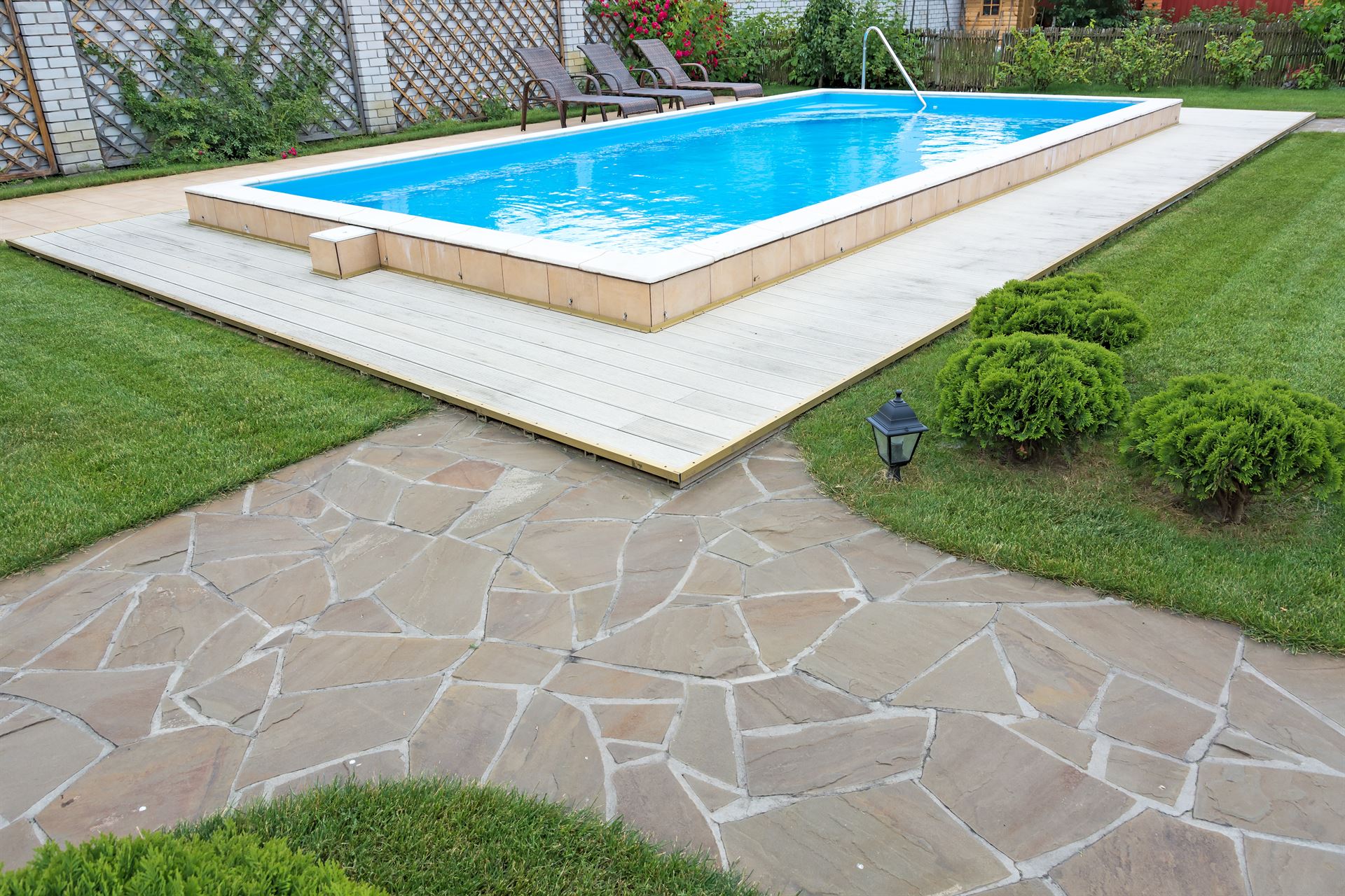 Piscine semi-entrerrée à Saverne